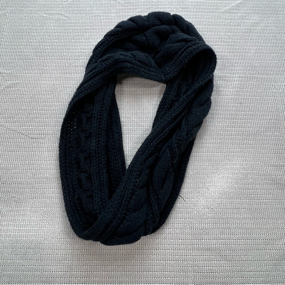 JustFab Black Cable Knit Infinity Scarf – Chunky Cozy Winter Warmer